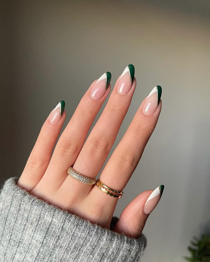 Dark Green Nails: Easy Holiday Designs